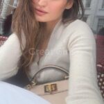 caroline-001-crCaDFkQM6